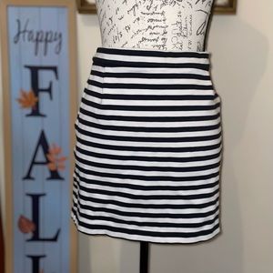 Tommy Hilfiger Women’s striped mini skirt, very good quality material, bottoms